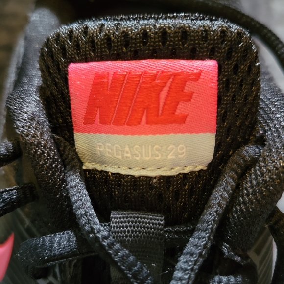 Nike Ladies Running Shoes 👟 - Picture 3 of 5